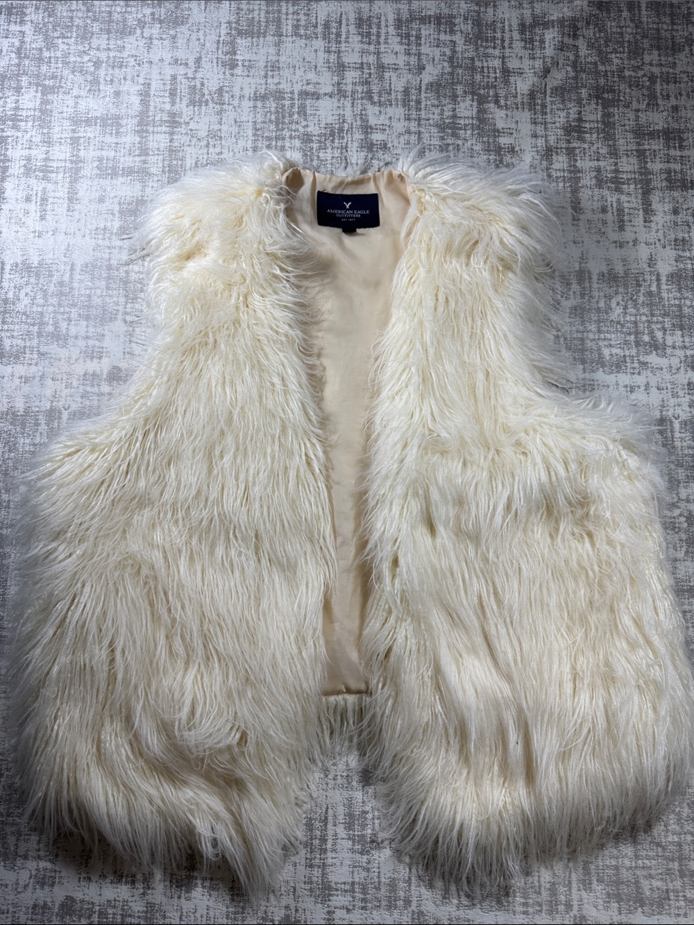 American Eagle Outfitters Cream Faux Fur Vest 26 length size XL womens